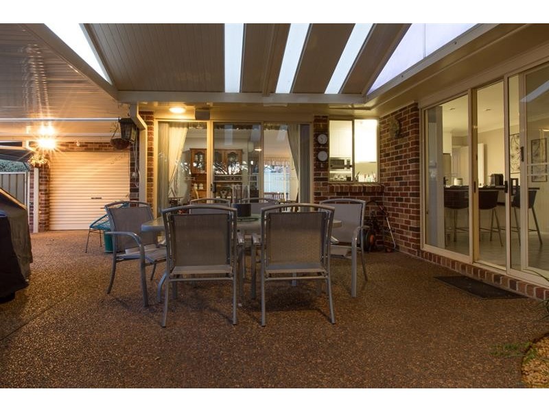 25 Barcoo Cct, Albion Park NSW 2527