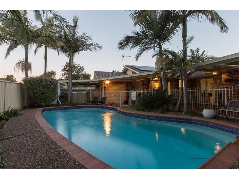 25 Barcoo Cct, Albion Park NSW 2527