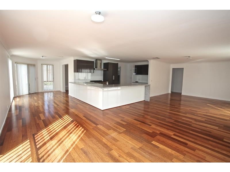 18 Melrose Way, Horsley NSW 2530