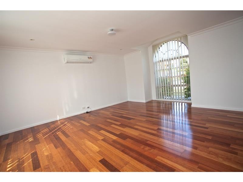 18 Melrose Way, Horsley NSW 2530