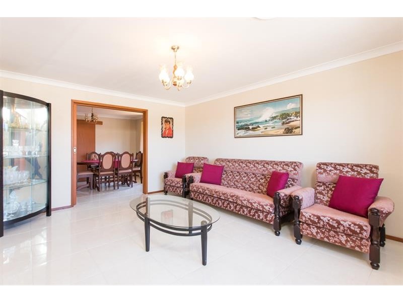 5 Chisholm Rd, Warrawong NSW 2502