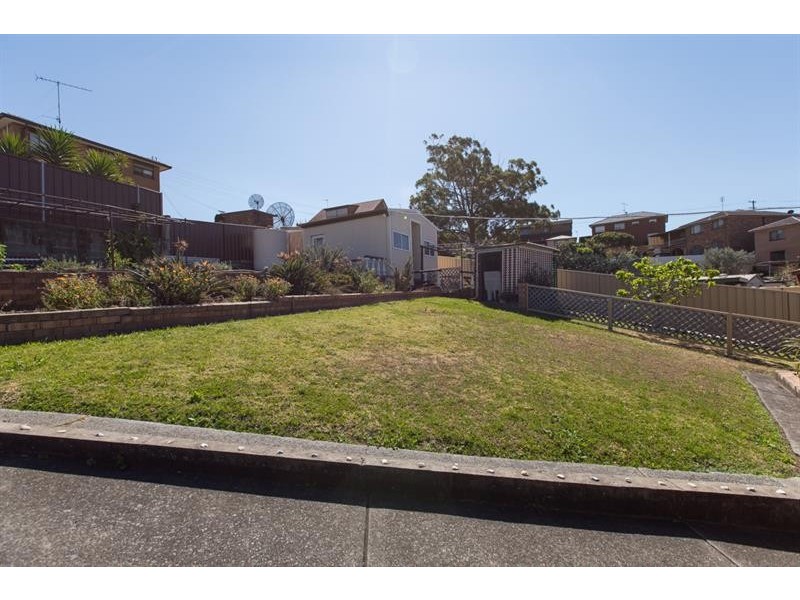 5 Chisholm Rd, Warrawong NSW 2502