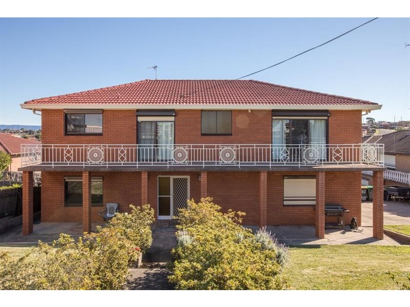 32 Hurry Cres, Warrawong NSW 2502