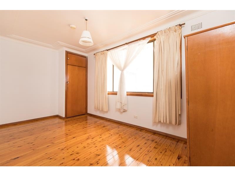 40 Beatus  Street, Unanderra NSW 2526