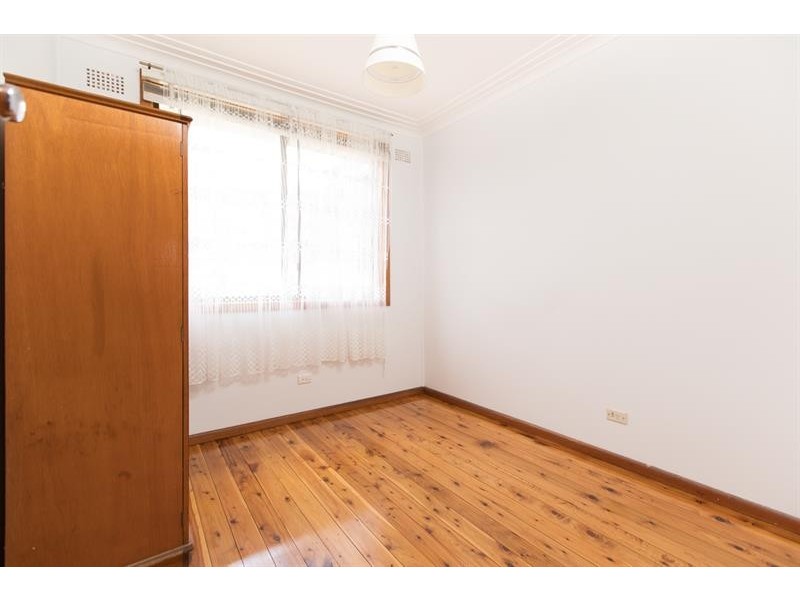 40 Beatus  Street, Unanderra NSW 2526