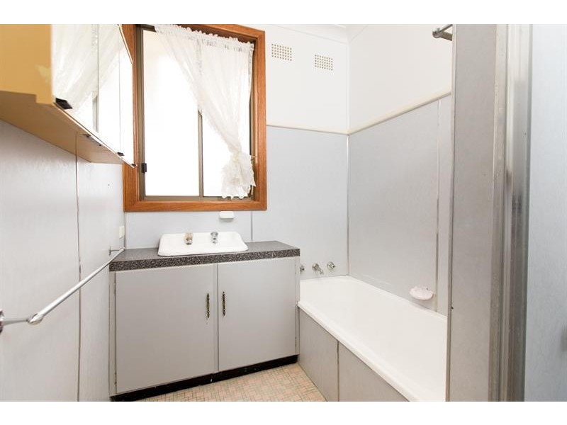 40 Beatus  Street, Unanderra NSW 2526