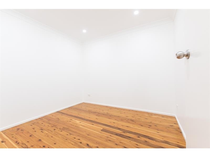 15 Whitemore Ave, Georges Hall NSW 2198