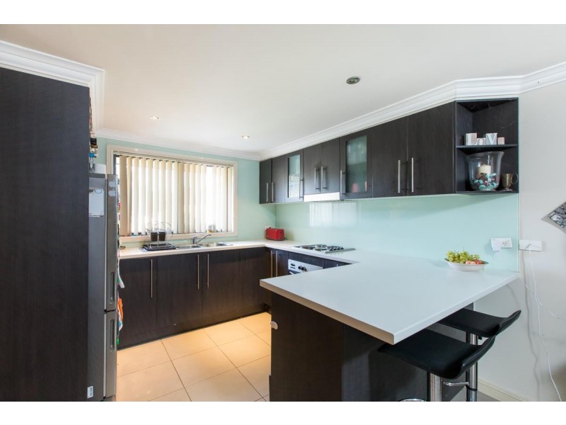 8 Hickory Street, Albion Park Rail NSW 2527