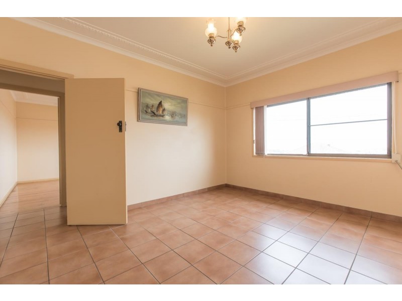 8 First Avenue North, Warrawong NSW 2502