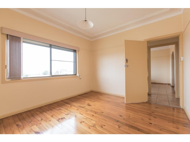 8 First Avenue North, Warrawong NSW 2502