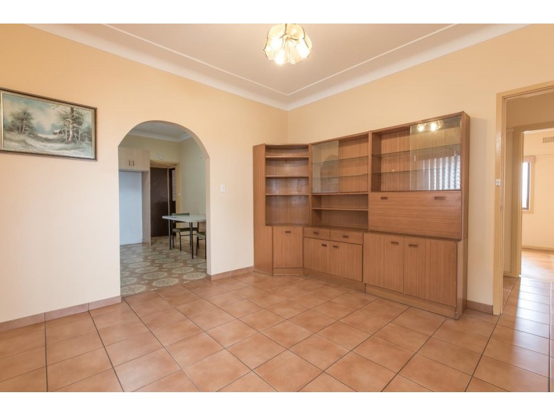 8 First Avenue North, Warrawong NSW 2502