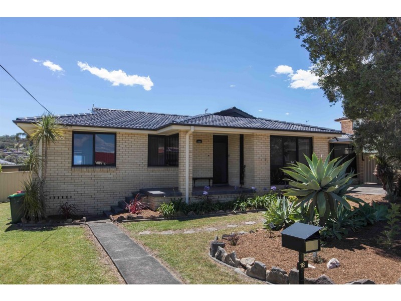 18 Goolagong Circuit, Mount Warrigal NSW 2528