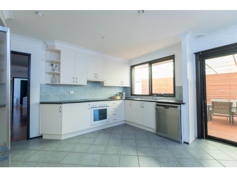 18 Goolagong Circuit, Mount Warrigal NSW 2528