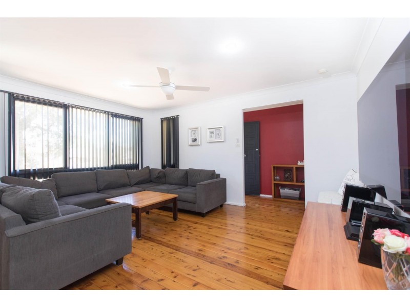 18 Goolagong Circuit, Mount Warrigal NSW 2528