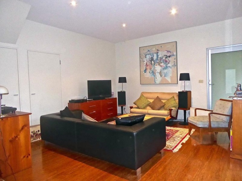 8 Korrongulla Crescent, Primbee NSW 2502