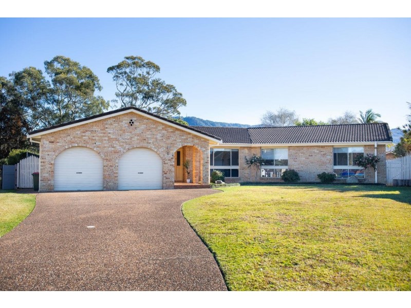 6 Princeton Place, Bomaderry NSW 2541