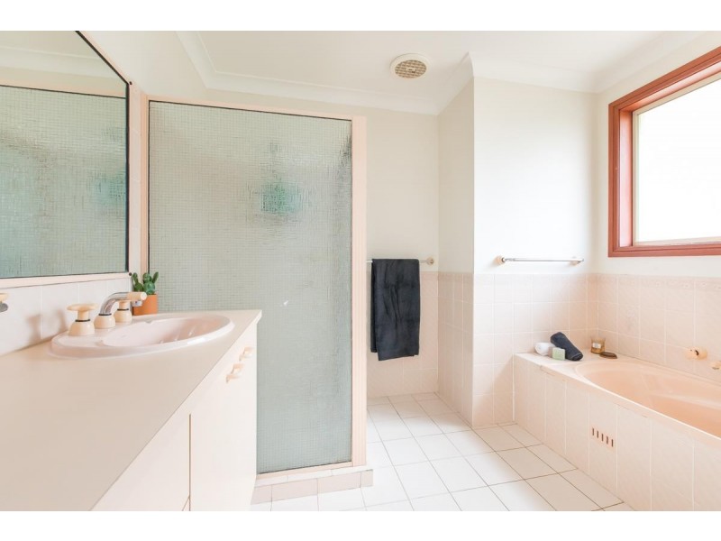 6 Princeton Place, Bomaderry NSW 2541