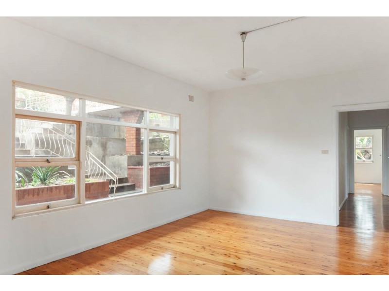 9 Karrabah Crescent, Lake Heights NSW 2502