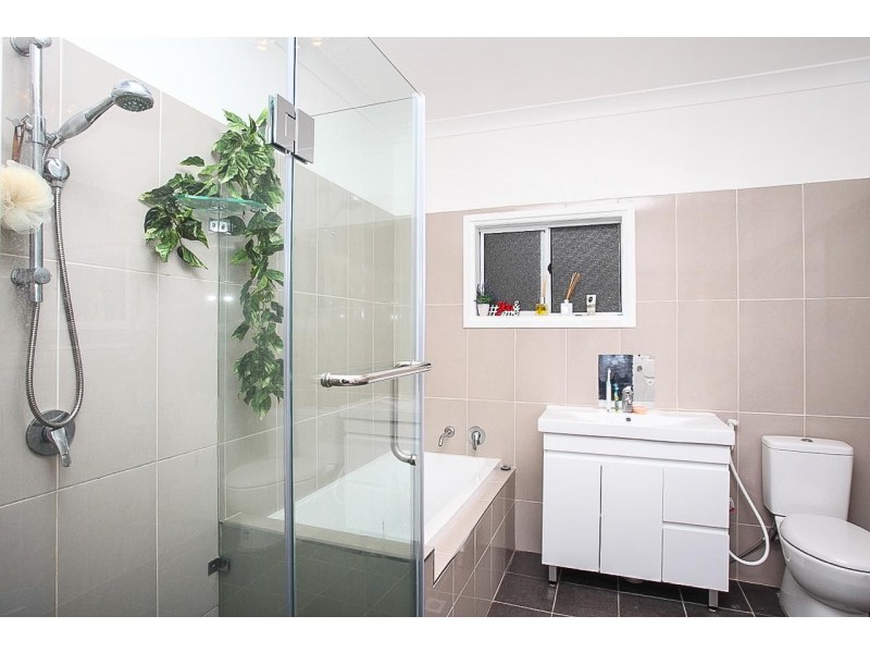 27 Buena Vista Avenue, Lake Heights NSW 2502
