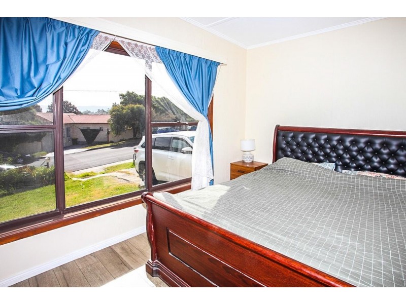27 Buena Vista Avenue, Lake Heights NSW 2502