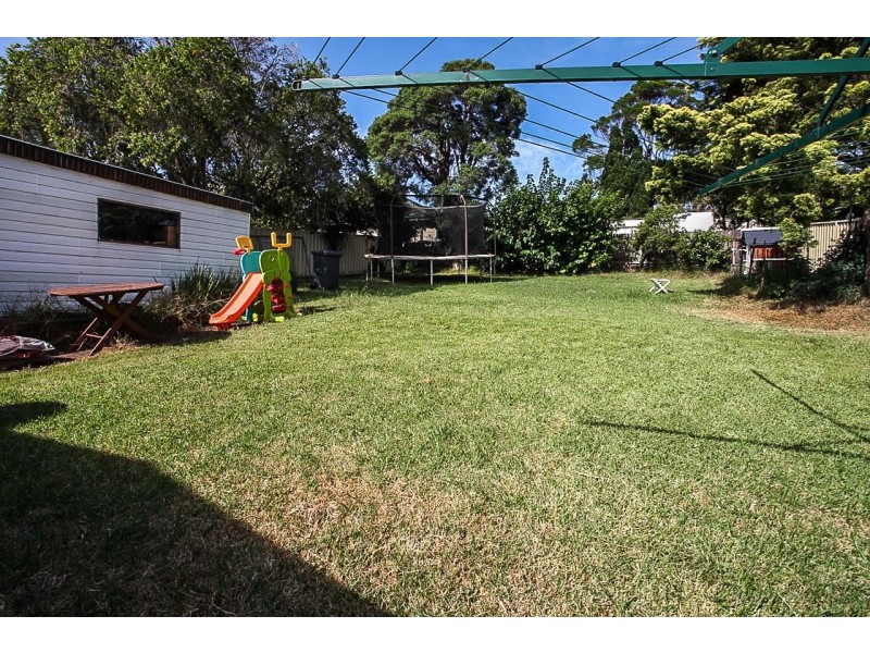 27 Buena Vista Avenue, Lake Heights NSW 2502