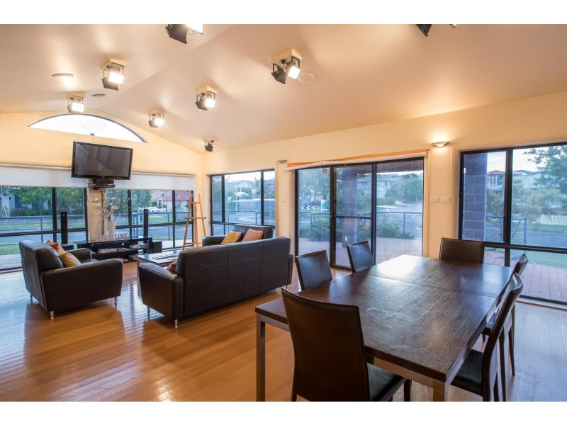 1 Hinchinbrook Dr, Shell Cove NSW 2529