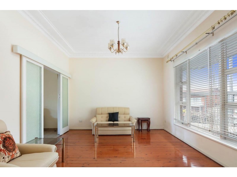 9a Karrabah Crescent, Lake Heights NSW 2502