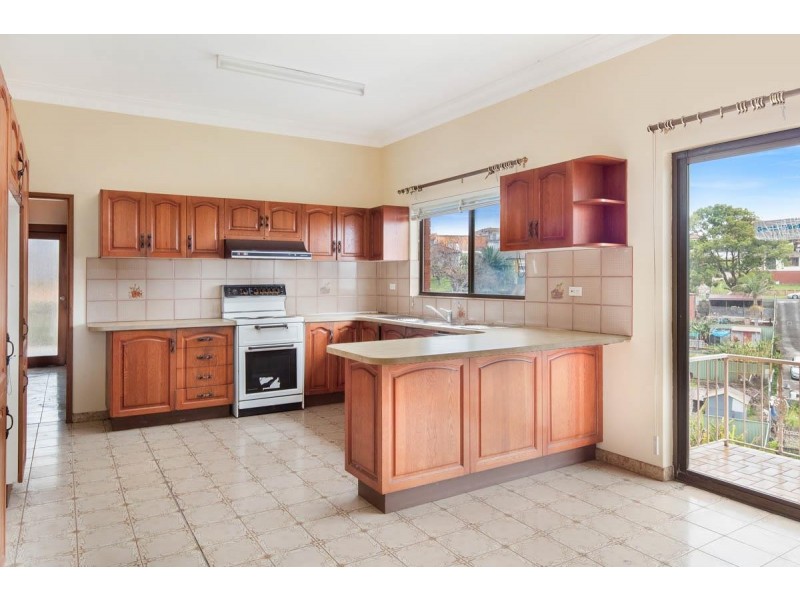 9a Karrabah Crescent, Lake Heights NSW 2502