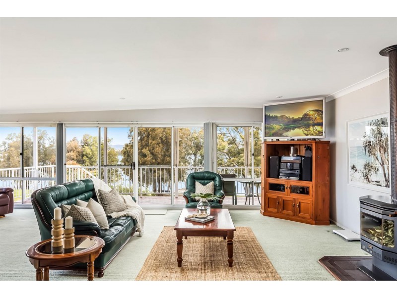 35 Rushton Drive, Kanahooka NSW 2530