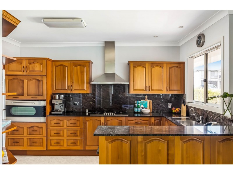 35 Rushton Drive, Kanahooka NSW 2530