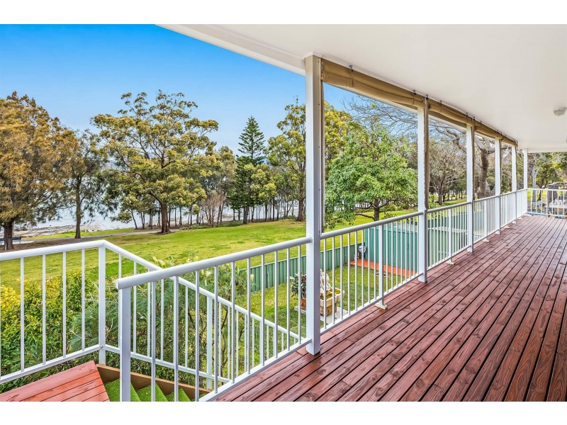 35 Rushton Drive, Kanahooka NSW 2530