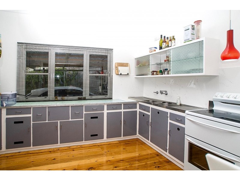 34 Canberra Road, Lake Heights NSW 2502