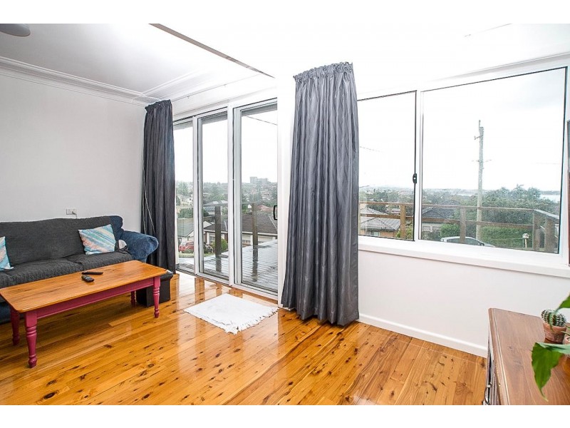 34 Canberra Road, Lake Heights NSW 2502