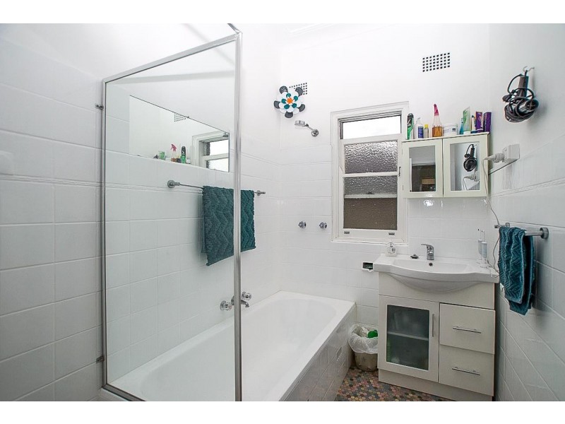 34 Canberra Road, Lake Heights NSW 2502
