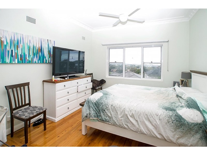 34 Canberra Road, Lake Heights NSW 2502