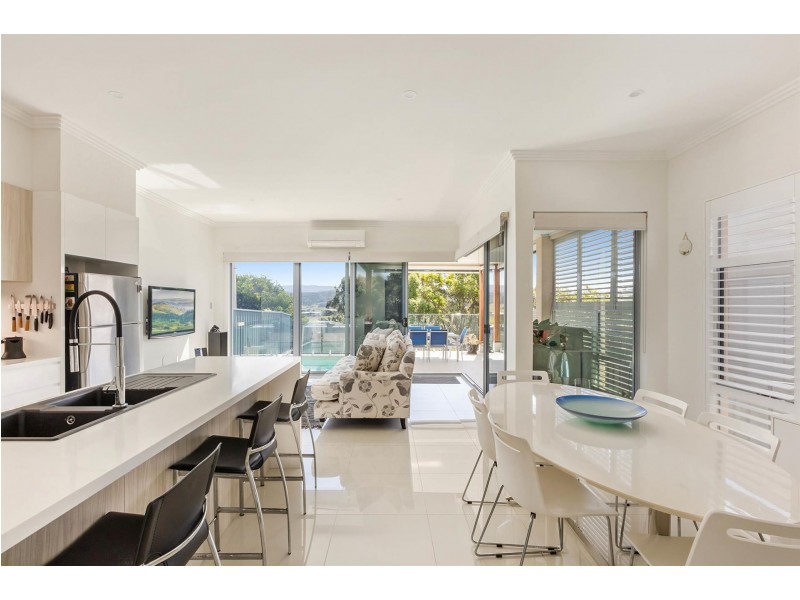 10 Glades Pwy, Shell Cove NSW 2529