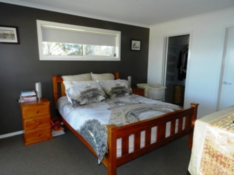4 Warn Cl, Merimbula NSW 2548