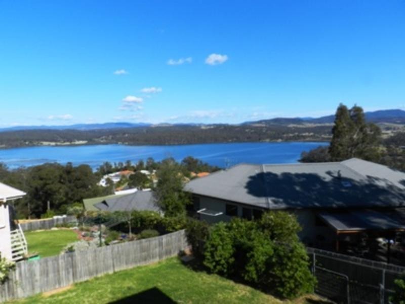 4 Warn Cl, Merimbula NSW 2548