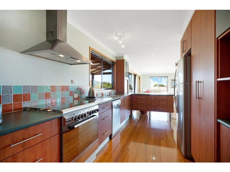 3 Flora  Ct, Tura Beach NSW 2548
