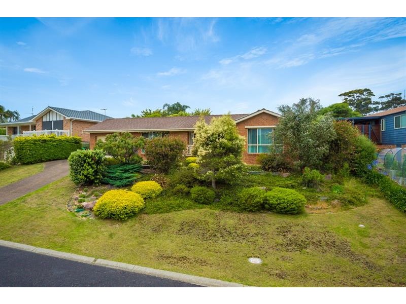 4 Endeavour  Ct, Tura Beach NSW 2548