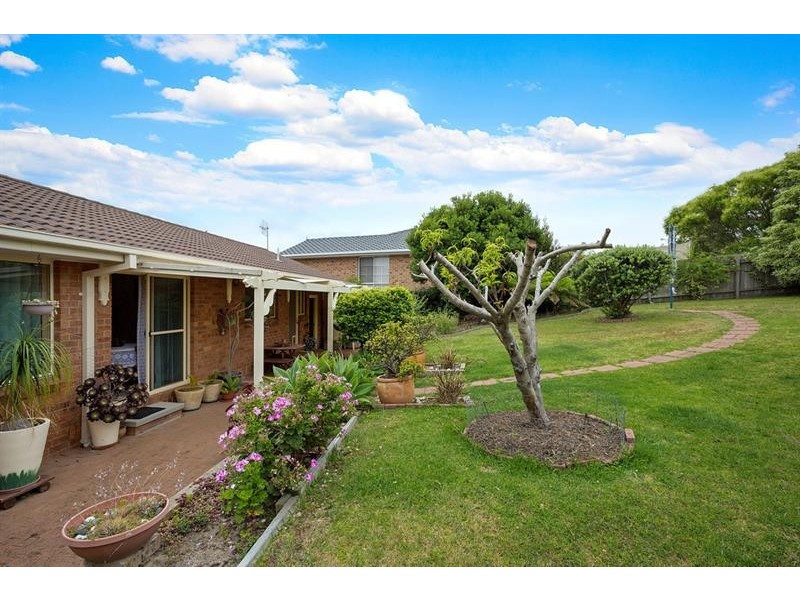 4 Endeavour  Ct, Tura Beach NSW 2548