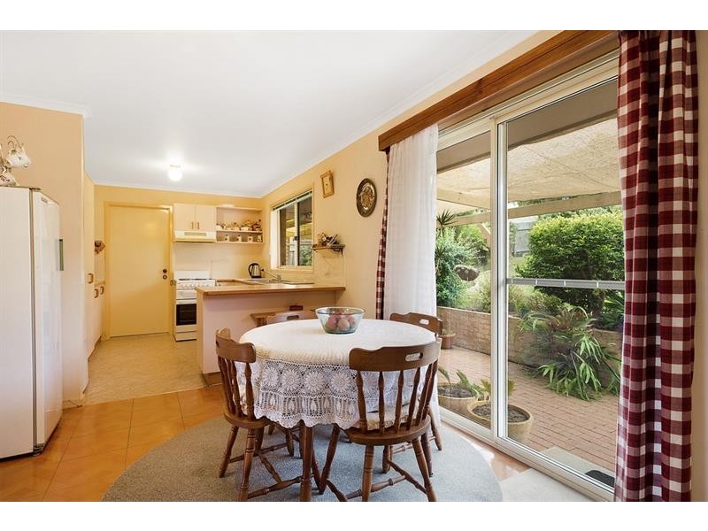 4 Endeavour  Ct, Tura Beach NSW 2548