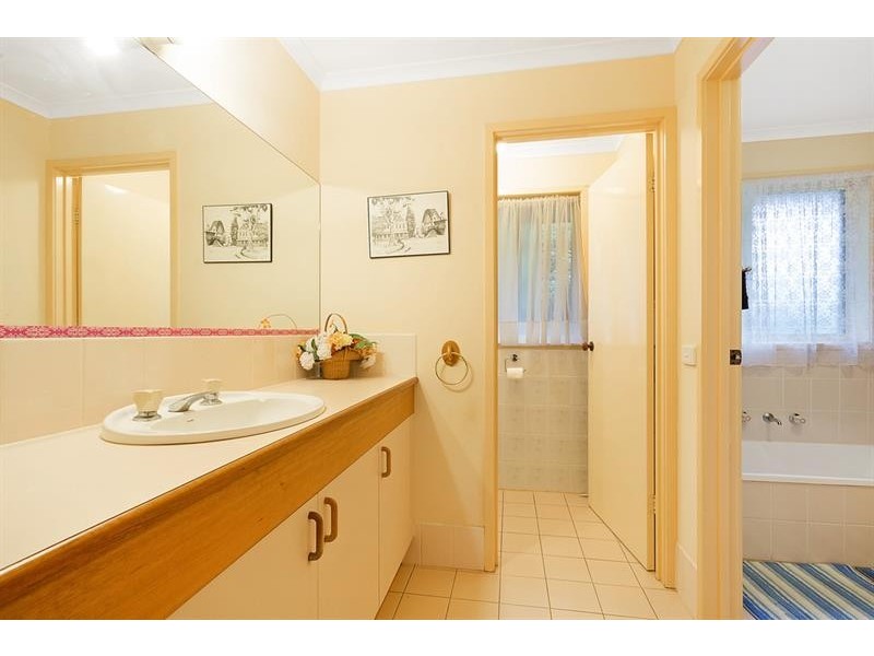 4 Endeavour  Ct, Tura Beach NSW 2548