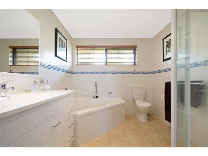 8a Lisa Ct, Merimbula NSW 2548