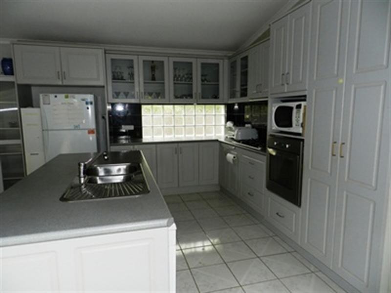 6 James Cook Ct, Tura Beach NSW 2548