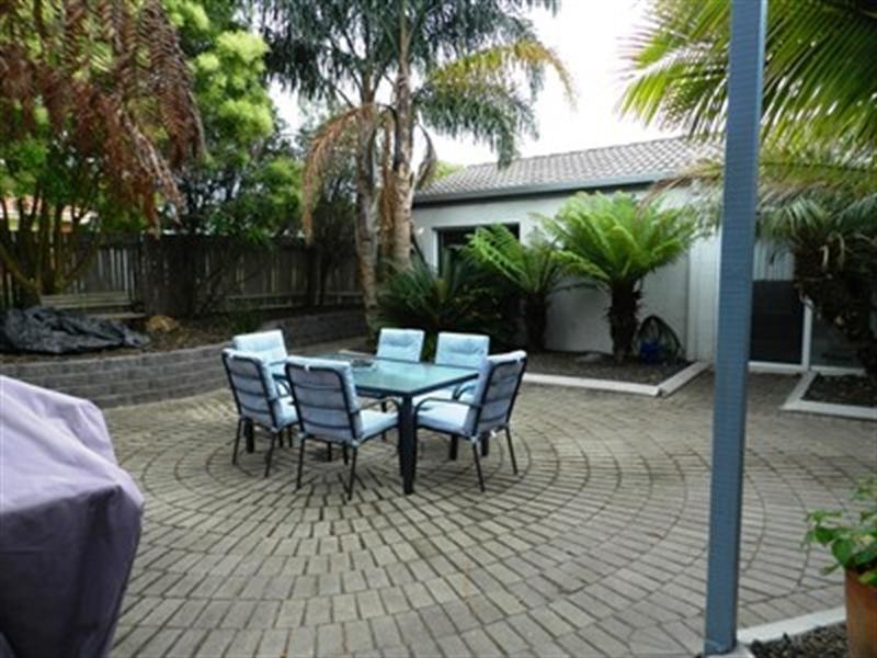 6 James Cook Ct, Tura Beach NSW 2548