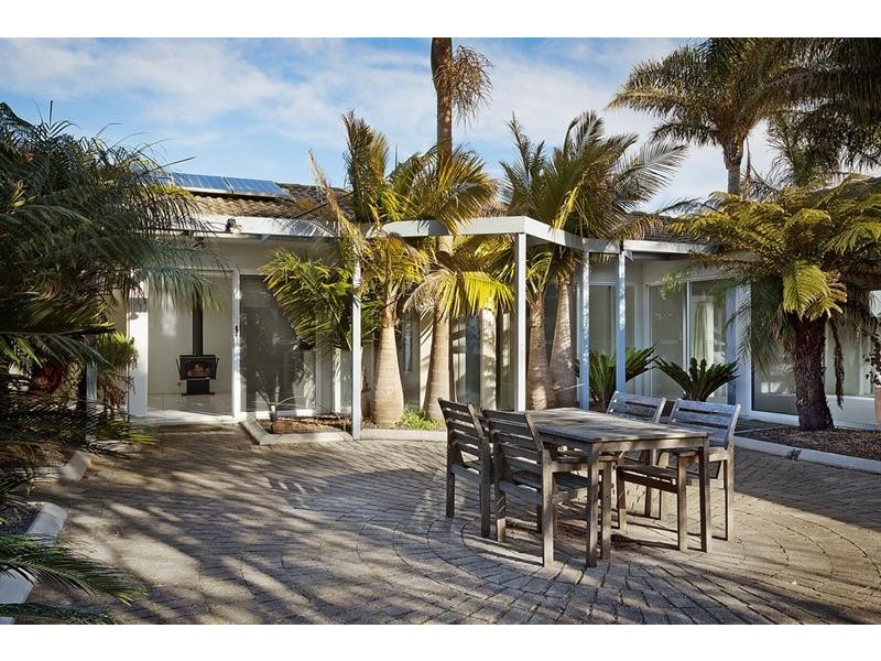 6 James Cook Ct, Tura Beach NSW 2548