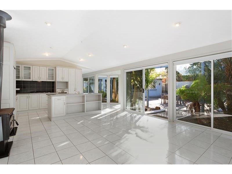 6 James Cook Ct, Tura Beach NSW 2548