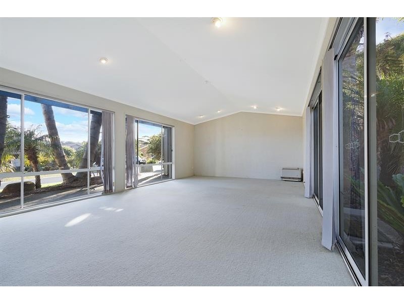 6 James Cook Ct, Tura Beach NSW 2548