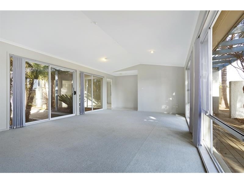 6 James Cook Ct, Tura Beach NSW 2548